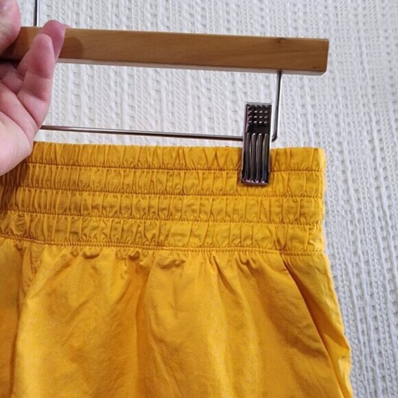 PINK Victoria's Secret Yellow Snap button Athletic Shorts Size Medium - Picture 7 of 12